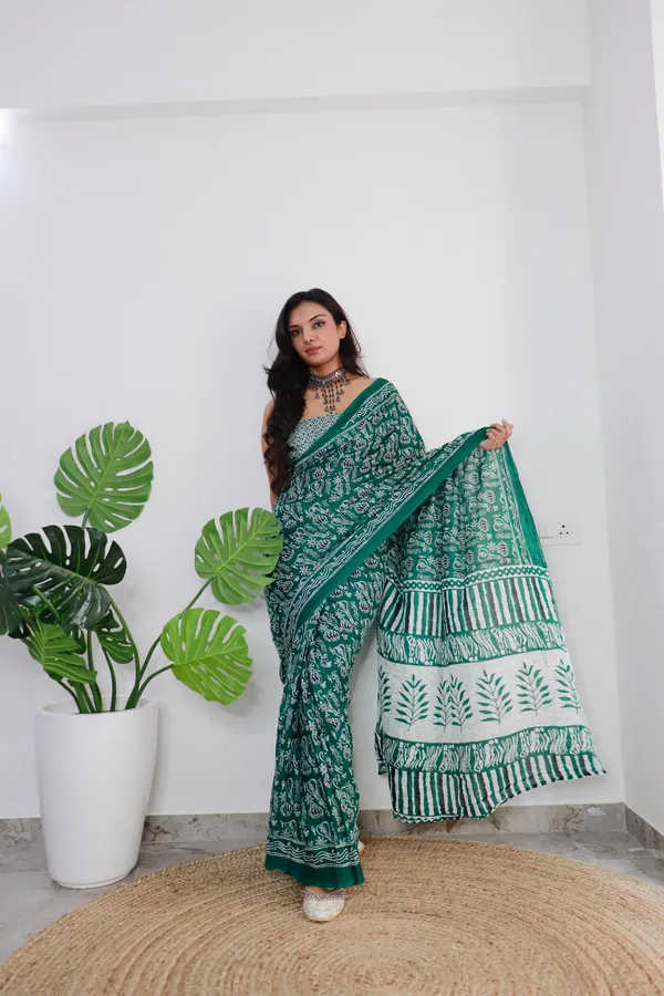 HANDICRAFT_WOMEN'S_Ikkat_PRINT_PURE_SOFT_COTTON_SAREE_WITH_BLOUSE_PIECE_With_Blouse_Piece